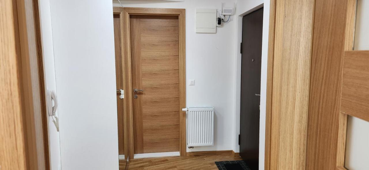 Apartment Brand New Two Bedroom And One Living In A Great Location!